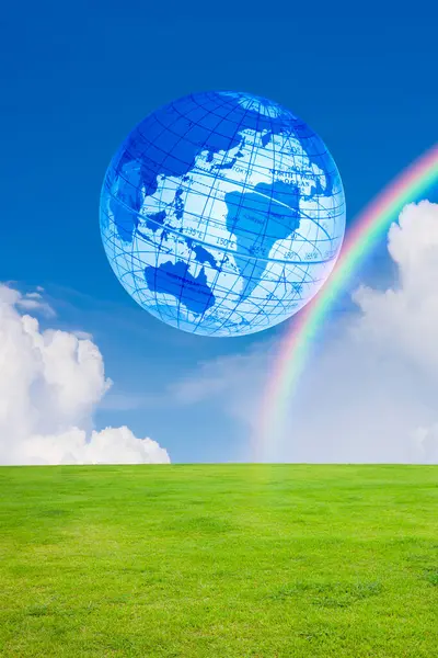 グリーン メドウに虹がついた地球 — ストック写真