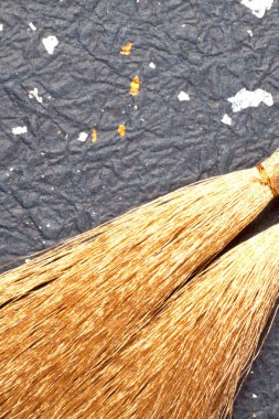 Bir çift tekstil dekoratif püskül, altın rengi.