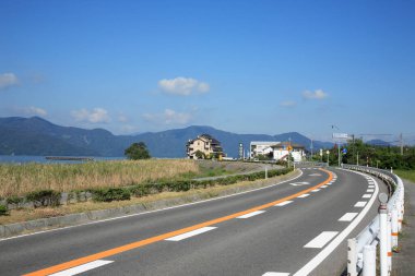 Otobanda yol işaretlerinin gündüz çekimi