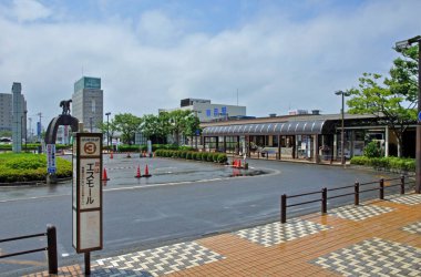 Şehir binalarının aydınlık saatlerde görülmesi.