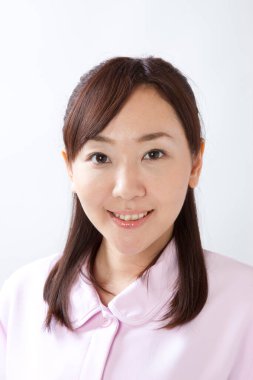 Arka planda gülümseyen Asyalı kadın, kapat.