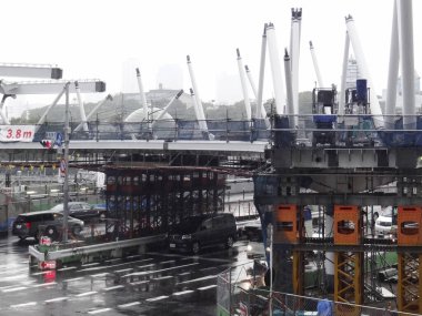 Kentte modern köprü inşaatı 