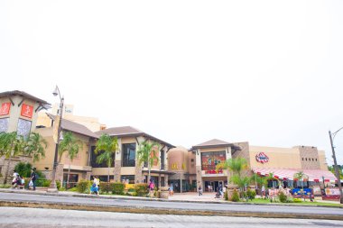 Resort Alışveriş Sokağı Sıralı ve Mağazalar 