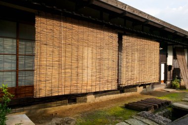 Japon geleneksel bambu çatılı evi.