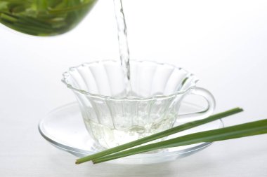 Lezzetli limon otu çayının yakın görüntüsü