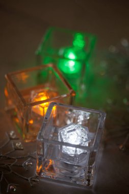 Güzel noel ışıklarının yakın çekim görüntüsü          