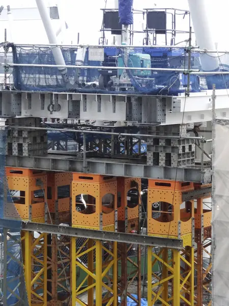 Şehirdeki inşaat alanının yarısı bitmiş.