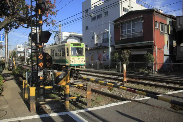 Şehirdeki toplu taşıma altyapısı, kentsel arka plan görüntüsü 