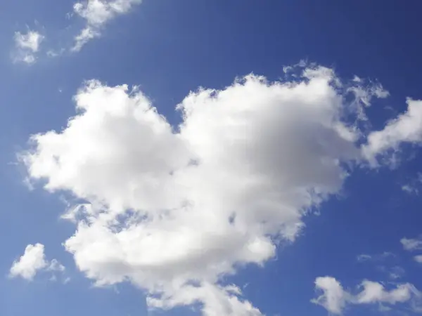 Plano Escénico Hermoso Cielo Azul Con Pequeñas Nubes —  Fotos de Stock