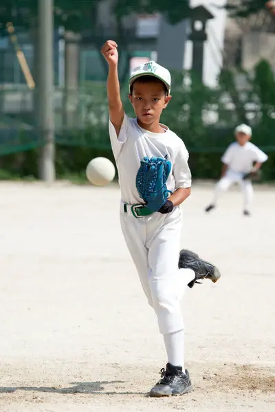 Chlapec Hrající Baseball — Stock fotografie