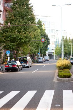 Gün boyunca metropoliten binaların bir fotoğrafı..