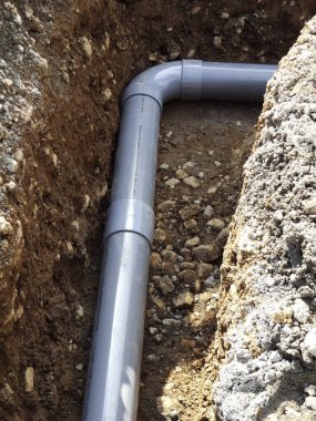 Arka planda boru kaynağı, kapat