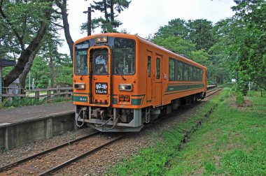 Şehirdeki tren istasyonunda. 