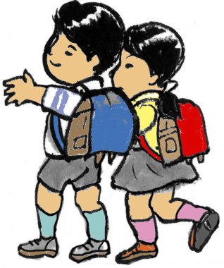 Renkli sırt çantaları taşıyan iki gülümseyen çocuk