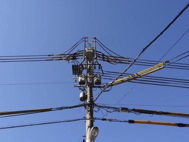yüksek voltaj güç iletim hatları