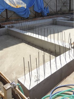 Çelik ve temeli açık şehir inşaat bölgesi