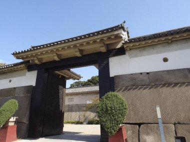 Japon parkındaki Antik Asya kapısı, Japonya 'nın geleneksel mimarisi.