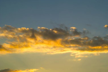 bulutlu gökyüzü arkaplan görüntüsü 