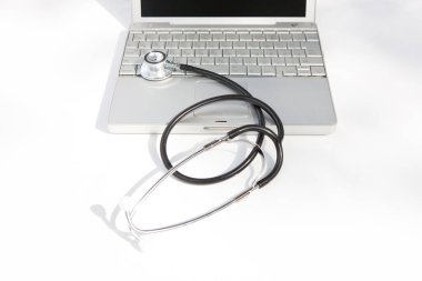 Bilgisayar klavyesinde steteskop