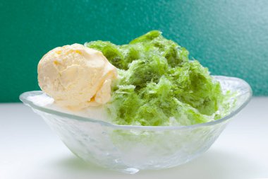 Kase içinde kibrit yeşil çay dondurması