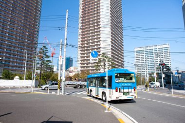 Şehir arkaplanı, şehir caddeleri manzarası 