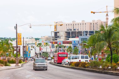 Resort Alışveriş Sokağı Sıralı ve Mağazalar 