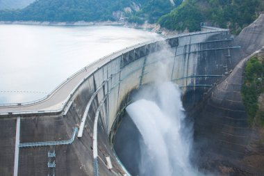 Japonya 'daki en yüksek baraj, Kurobe barajı.