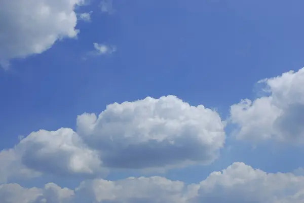 Kék Fehér Bolyhos Felhők Természet Háttér — Stock Fotó