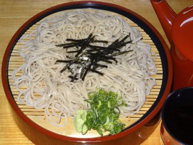 Serving cold soba noodles with toppings
