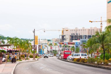 Resort Alışveriş Sokağı Sıralı ve Mağazalar 