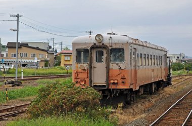 Şehirdeki tren istasyonunda. 