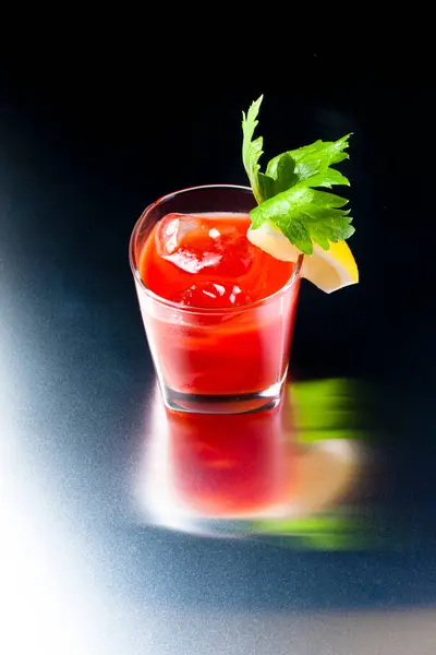 Cocktail Rosso Con Ghiaccio — Foto Stock