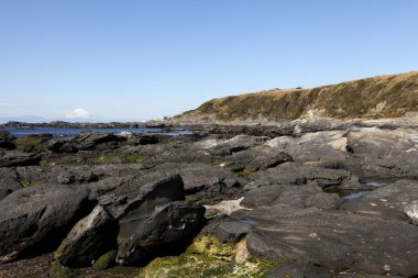 Güzel kayalık deniz manzarası