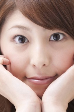 yakın çekim güzel genç Asyalı bir kadın portresi