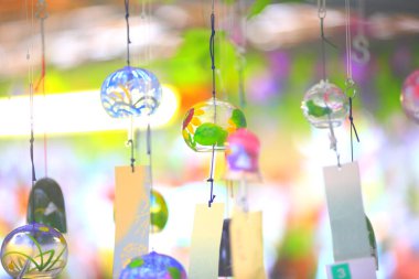 Geleneksel Japon cam çanlarının yakın çekim görüntüsü                                   