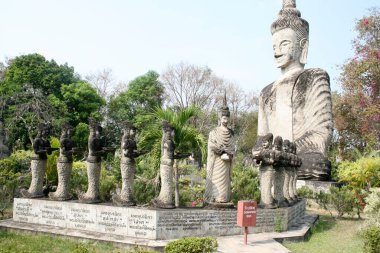 Tapınaktaki Buda heykeli.
