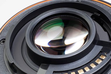 Kameranın lensini kapat..