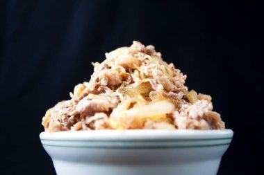 Pirinçli biftek kasesi, yakın çekim.