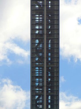 Şehrin modern binası