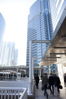 Güneşli bir günde güzel, modern şehir manzarası, şehir arkaplanı