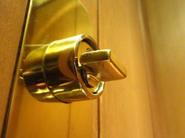 Kapat - kapı kolunu kilitle