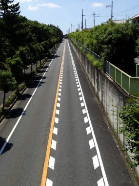 Şehirdeki boş yol.