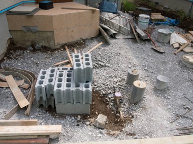 Şehirde yeni bir bina inşa ediliyor. 