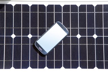 Akıllı telefonlu güneş enerjisi paneli 