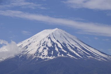 Japonya 'daki görkemli Fuji dağının güzel manzarası