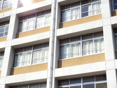 Japonca pencereli modern bina