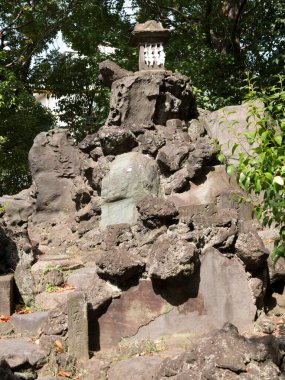 Asya 'nın antik kültürünü yansıtan ve teselli ve yaratıcılık arayışında olanlara huzur veren güzel bir tapınak..