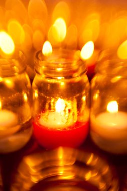 Işıklı mumlar yakın arkaplan 