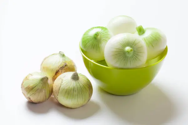 Cebollas Frescas Aisladas Sobre Fondo Blanco —  Fotos de Stock