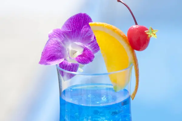 Close Zicht Glas Met Frisse Exotische Tropische Cocktail — Stockfoto
